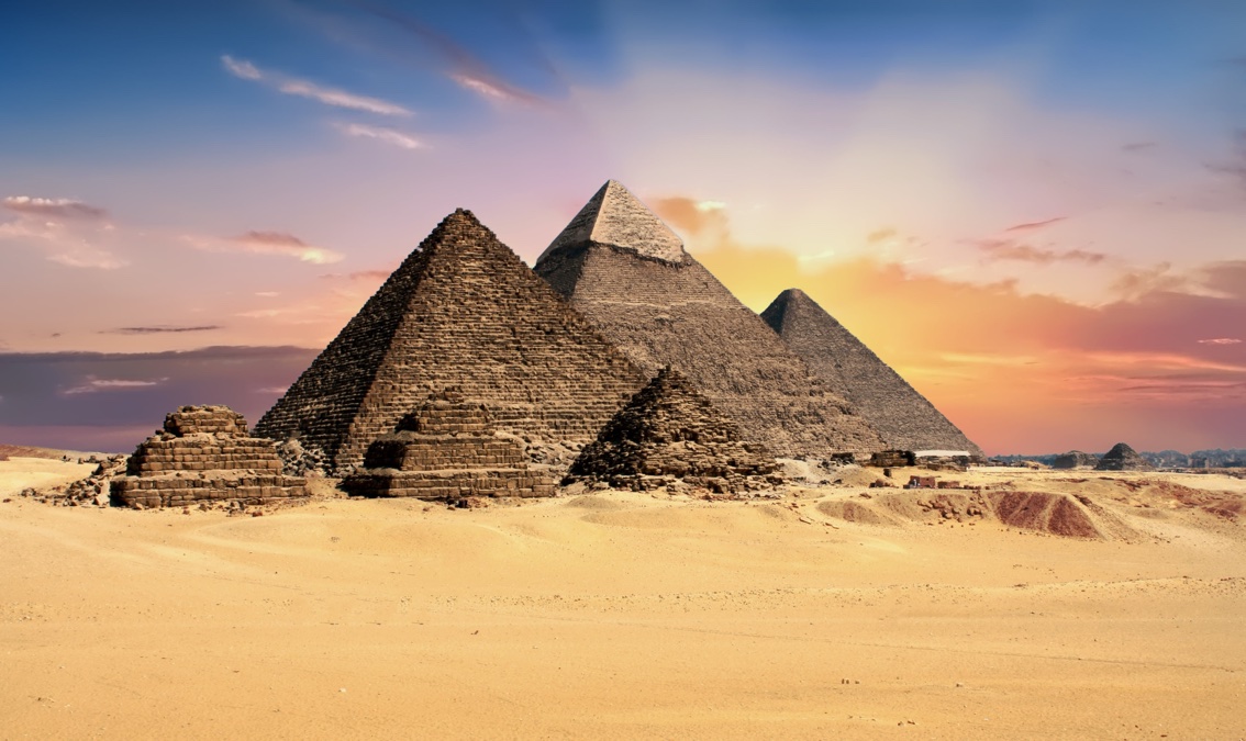 Pyramids of Giza: Ancient Egyptian Art and Archaeology SW38